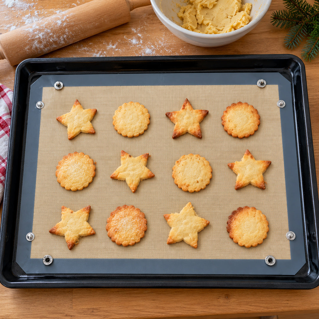 Plätzchen auf flacher Blechfrei-Matte